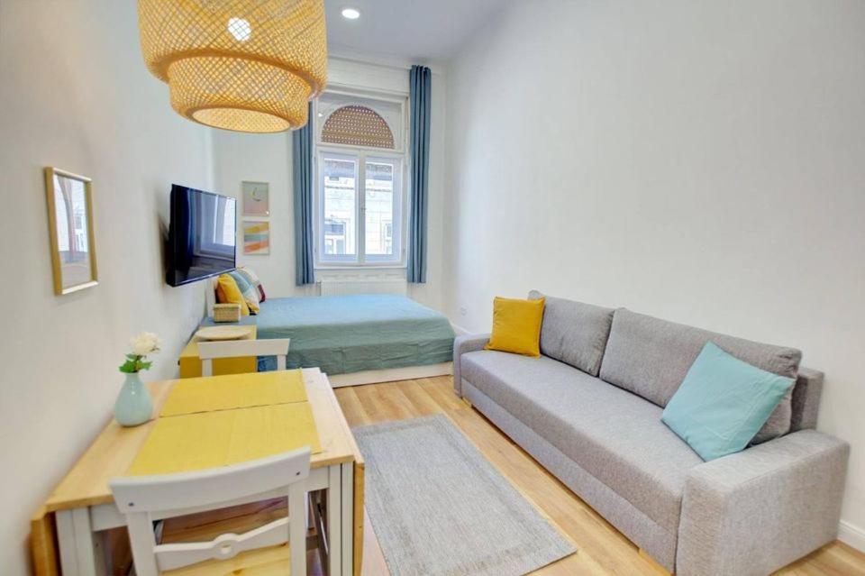 Pau Stylish Studios In The Heart Of Budapest Luaran gambar